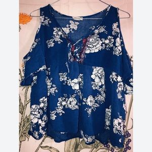 🌟3for30!🌟🙏🏼Cold Shoulder Floral Blouse🙏🏼